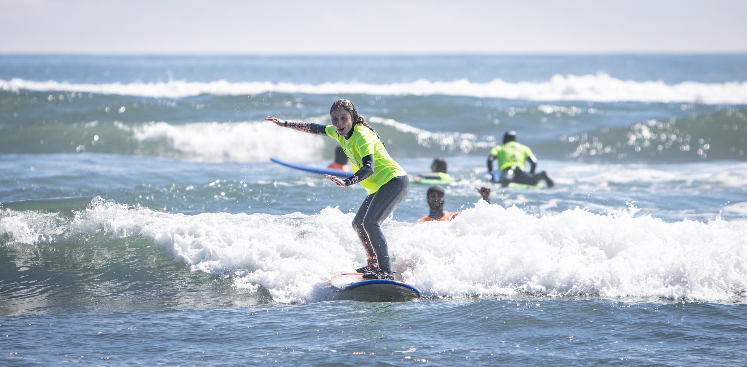 ¿Cómo mantener el equilibrio en una tabla de surf?