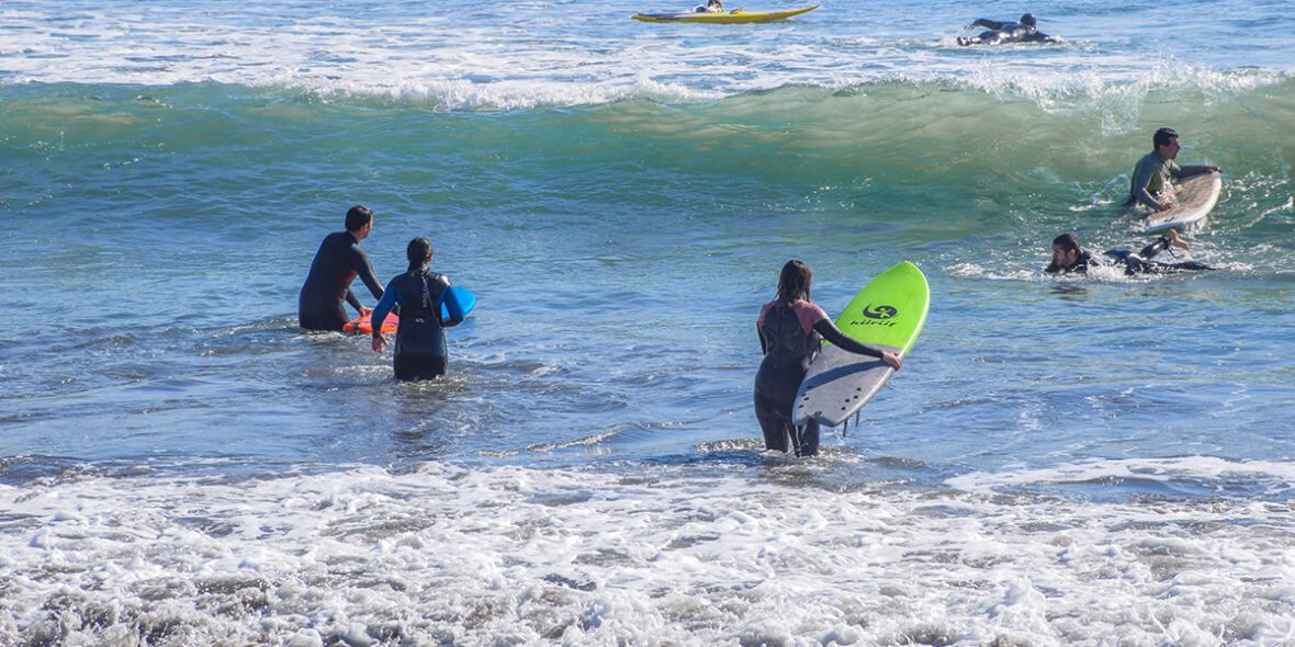 Las mejores playas para aprender surf en Chile